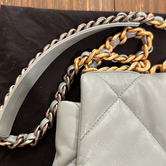 Chanel Lambskin Quilted Large Chanel 19 Flap Light Blue - Picture 4 of 9